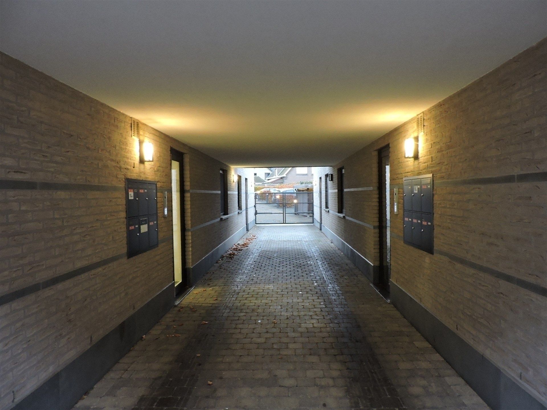 RUIM EN MODERN DUPLEX-APPARTEMENT IN OOSTERZELE  foto 4