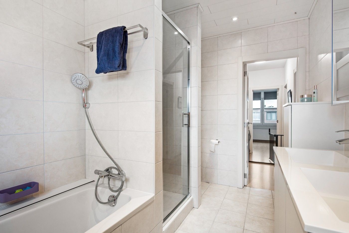 Ruime bel-etagewoning met 3 slpk, terras, tuin en inpandige garage foto 18