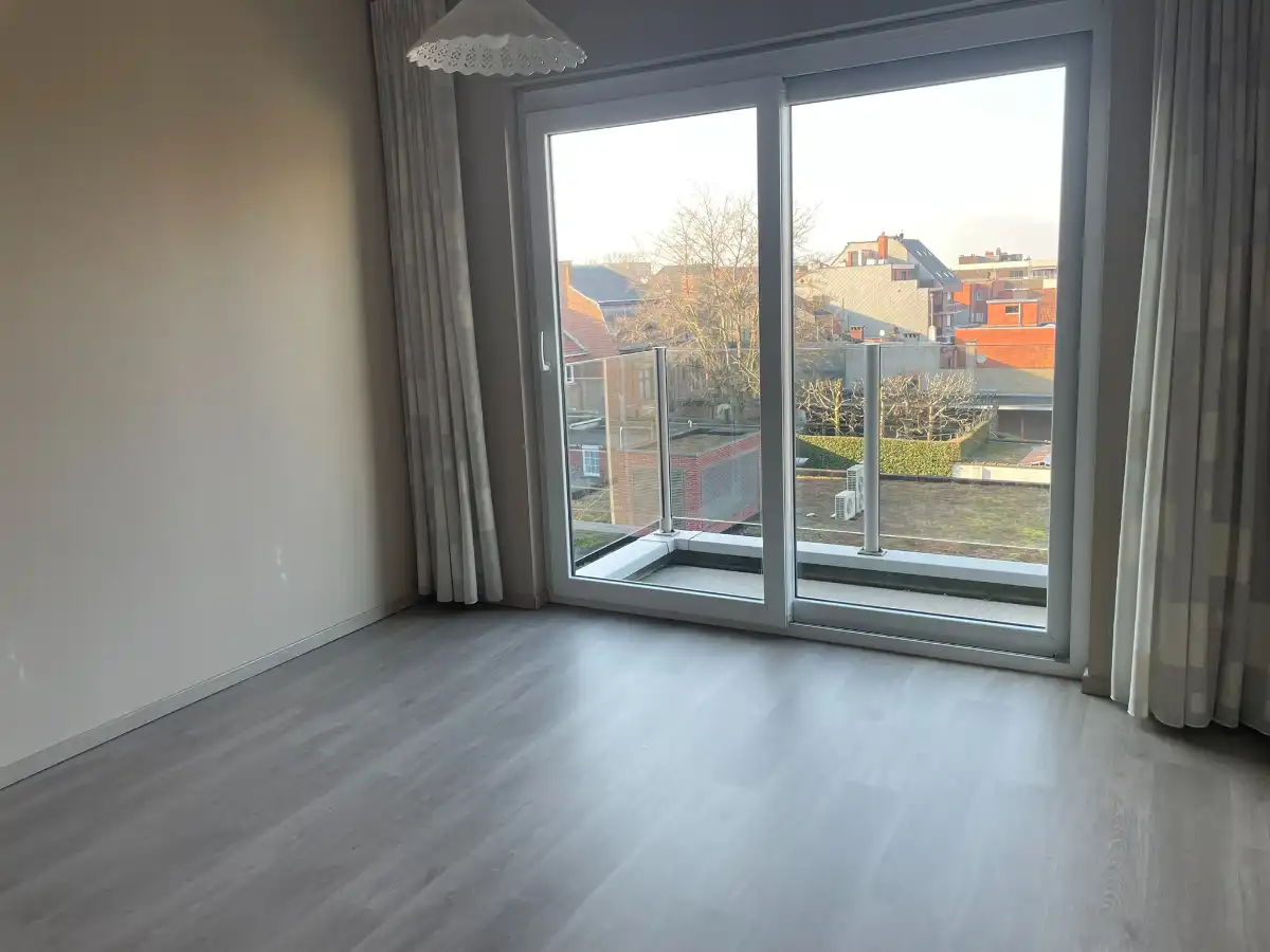 Instapklaar twee slaapkamer APP + terras, bergruimte & garage foto 21