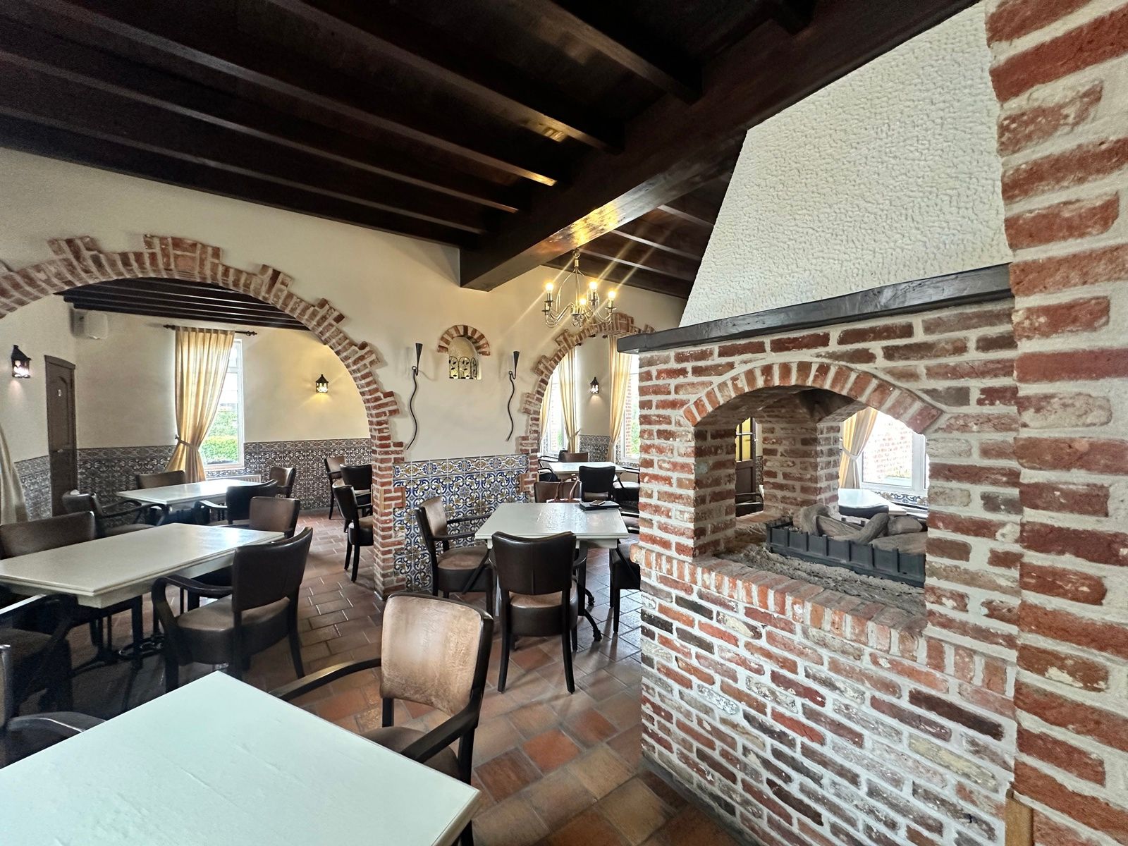 Veelzijdig horecapand met terras en privéparking foto 6