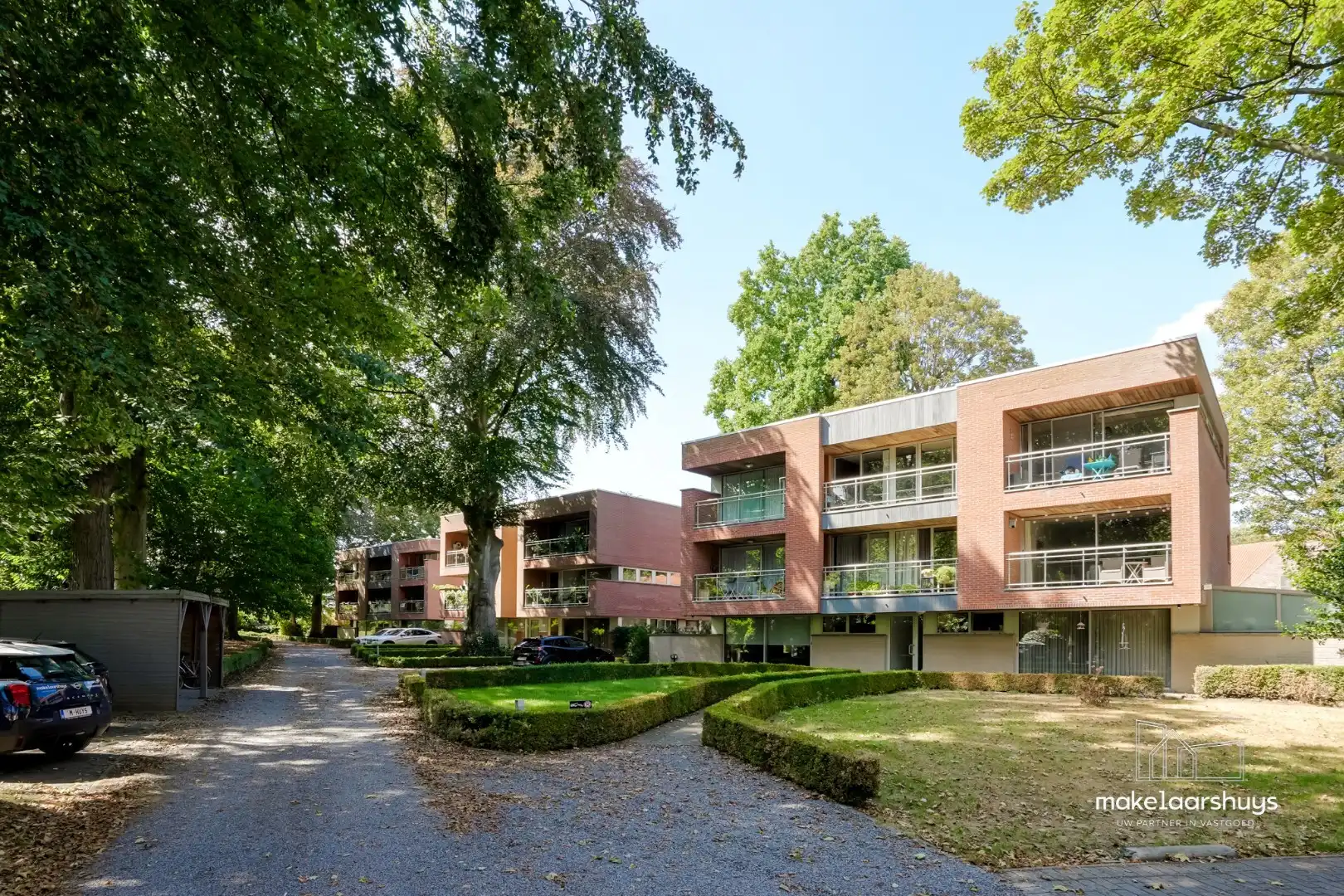 Rustig gelegen 2slp.app met 2 staanpl. te Mariakerke foto {{pictureIndex}}