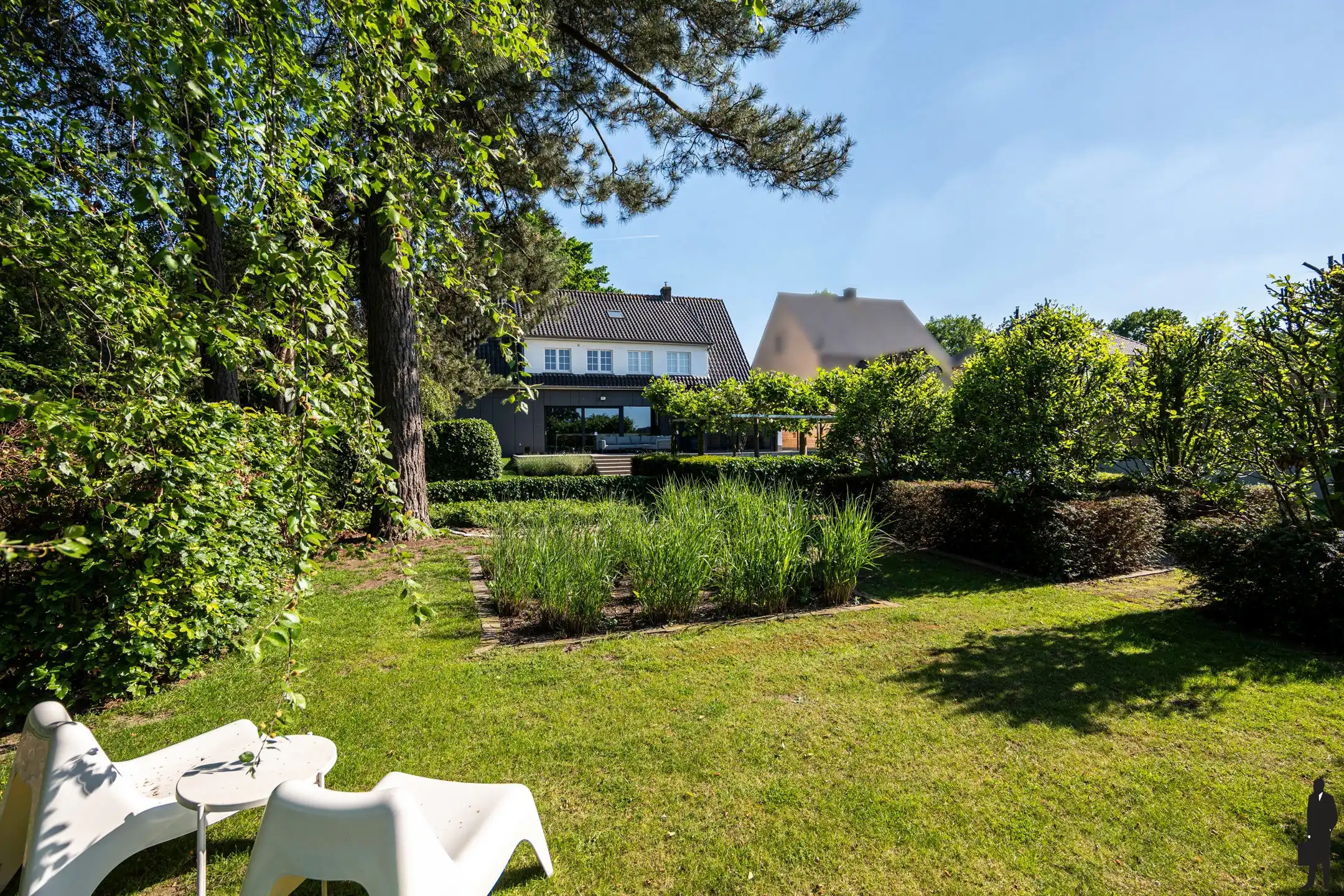 Charmante, gerenoveerde villa op 1.389 m² met open zicht foto 30