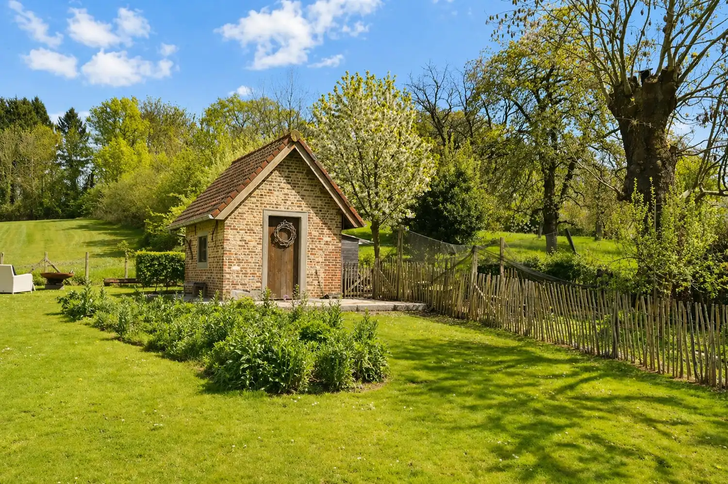 Prachtig gerenoveerde hoeve uniek gelegen in het glooiende landschap van Grote-Spouwen foto 7