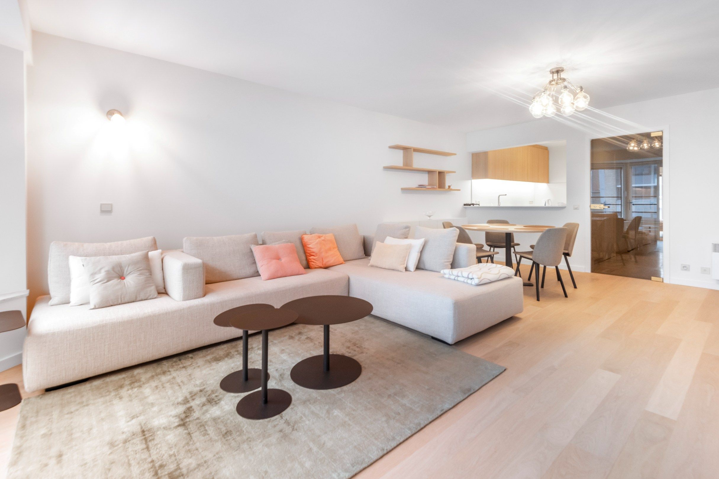 Goed gelegen appartement met zijdelings ZEEzicht dichtbij het Driehoeksplein. Parking te koop op het gelijkvloers. foto 3