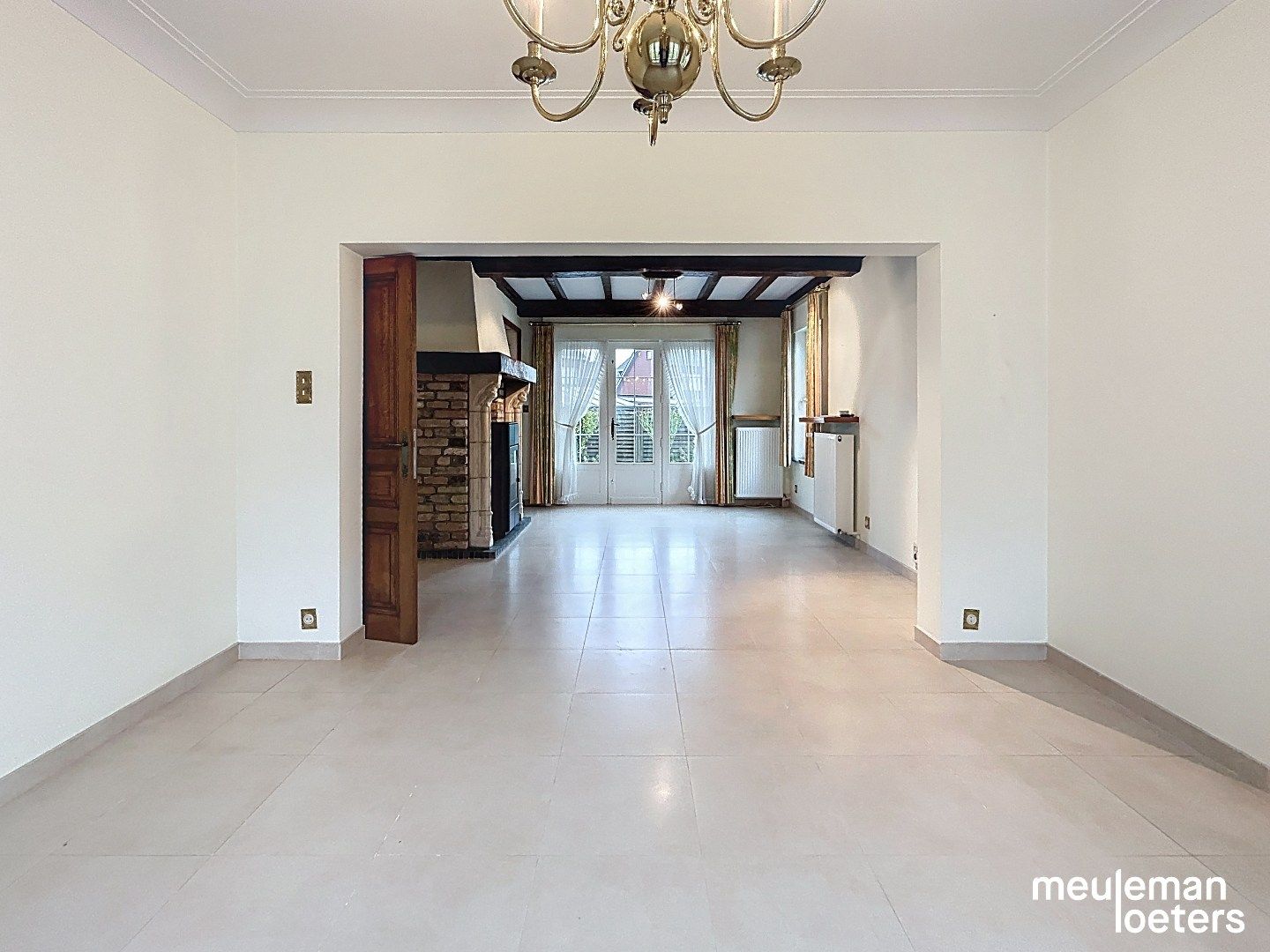 Ruime gezinswoning met garage foto 4