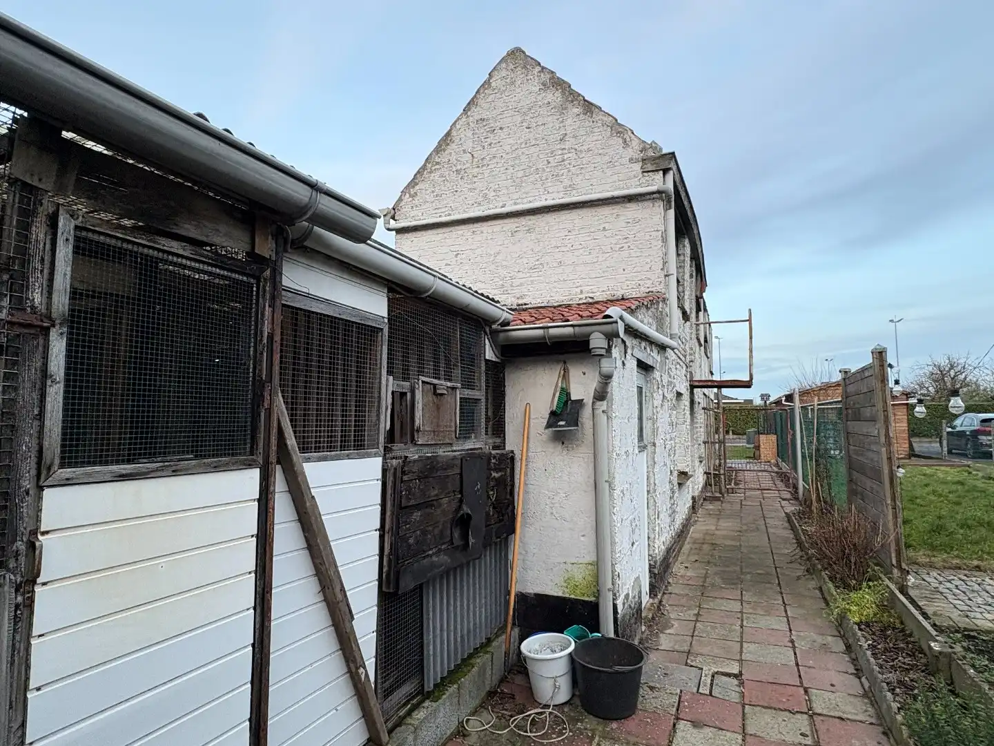 Te renoveren woning te koop in Harelbeke met uitweg.  foto 11