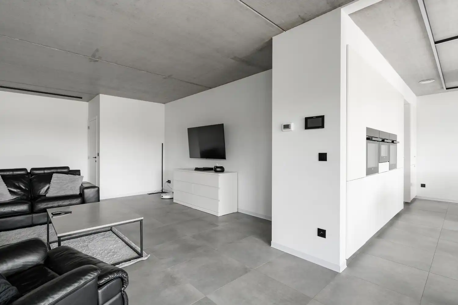 Moderne architecturale woning (2022) met 3 slaapkamers, bureau, kelder en ruime tuin te Pelt foto 7