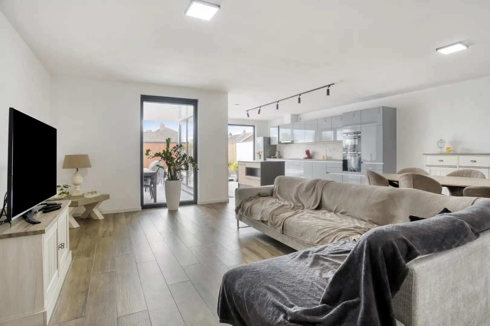Ruime nieuwbouwwoning met 3 SLKPS onder registratierechten!  foto 3