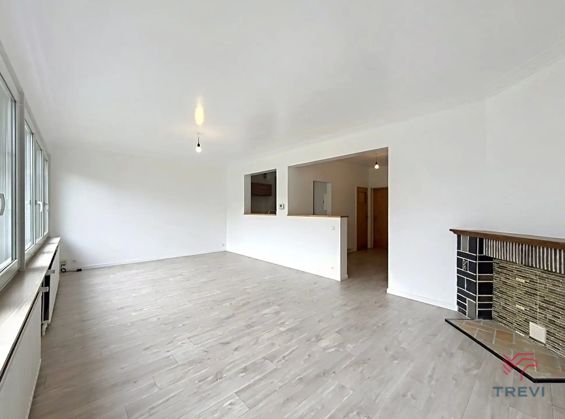 Appartement met 2 slaapkamers en balkon. foto 4