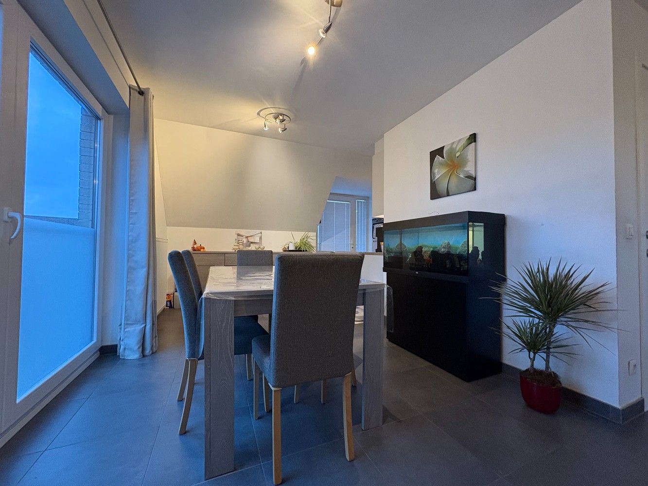 Dakappartement met 1 slaapkamer in het centrum van Hooglede foto 5