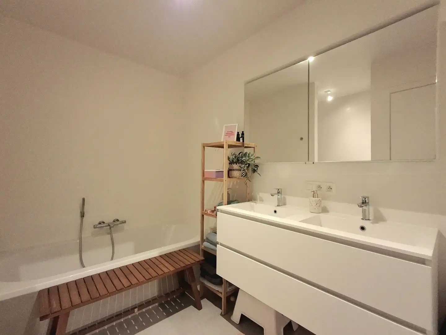 RECENT INSTAPKLAAR APPARTEMENT MET 3 SLPKS | 2 TERRASSEN EN GARAGE IN HARTJE PITTEM foto 10