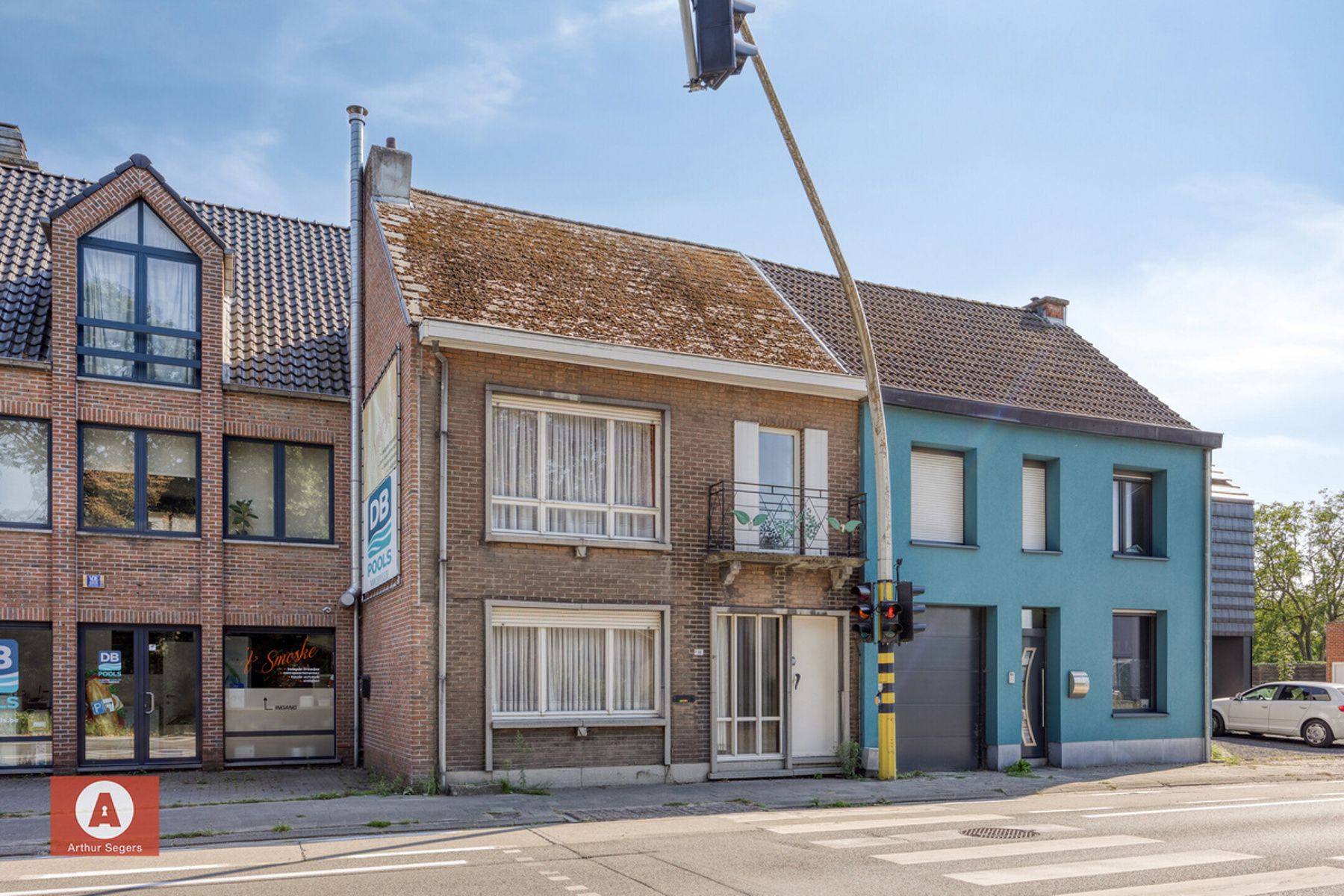 IN OPTIE - Te renoveren gezinswoning op een perceel van 3a 37ca. foto 2