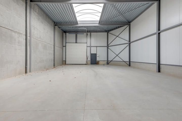 Nieuwbouw magazijn van 197,5 m² te huur nabij het centrum foto 6