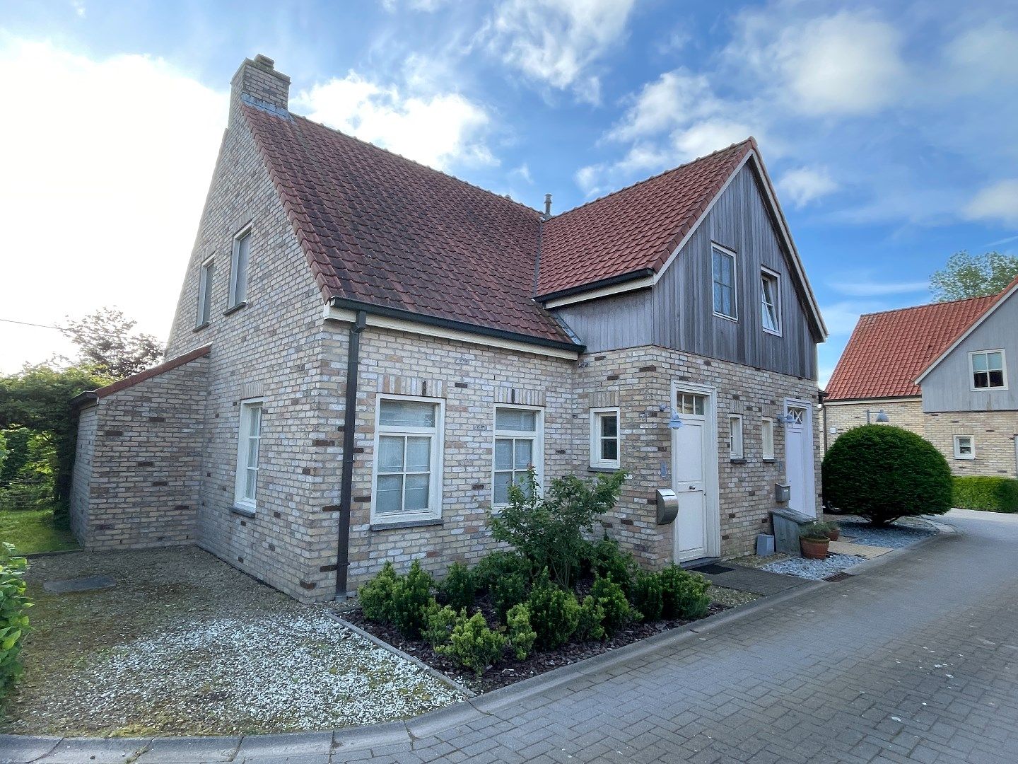 Patrimoniumvennootschap met opbrengsteigendommen, woning en bouwgrond foto 3