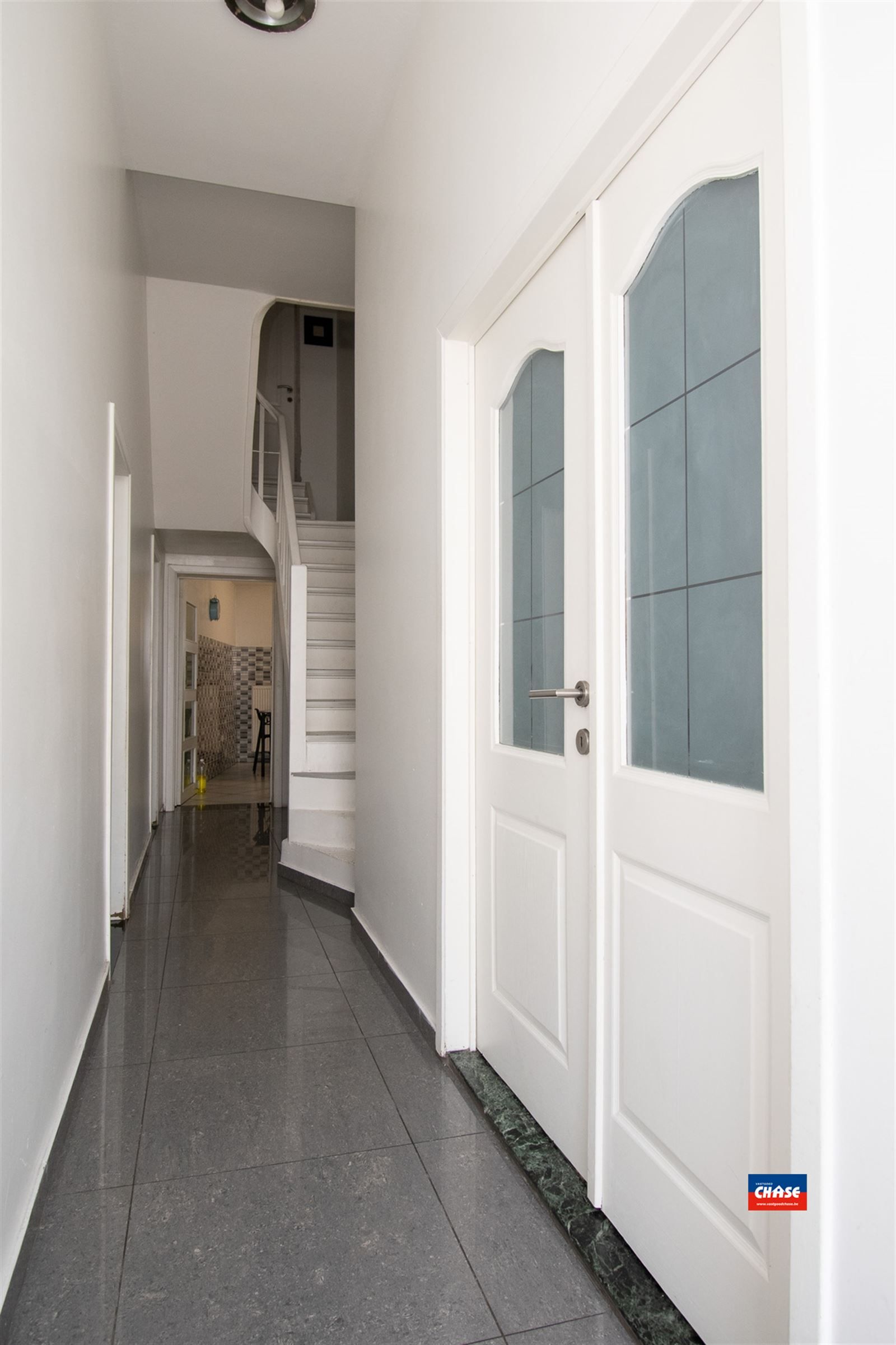 Huis met 3 slaapkamers en mogelijkheid tot inpandige garage. foto 4