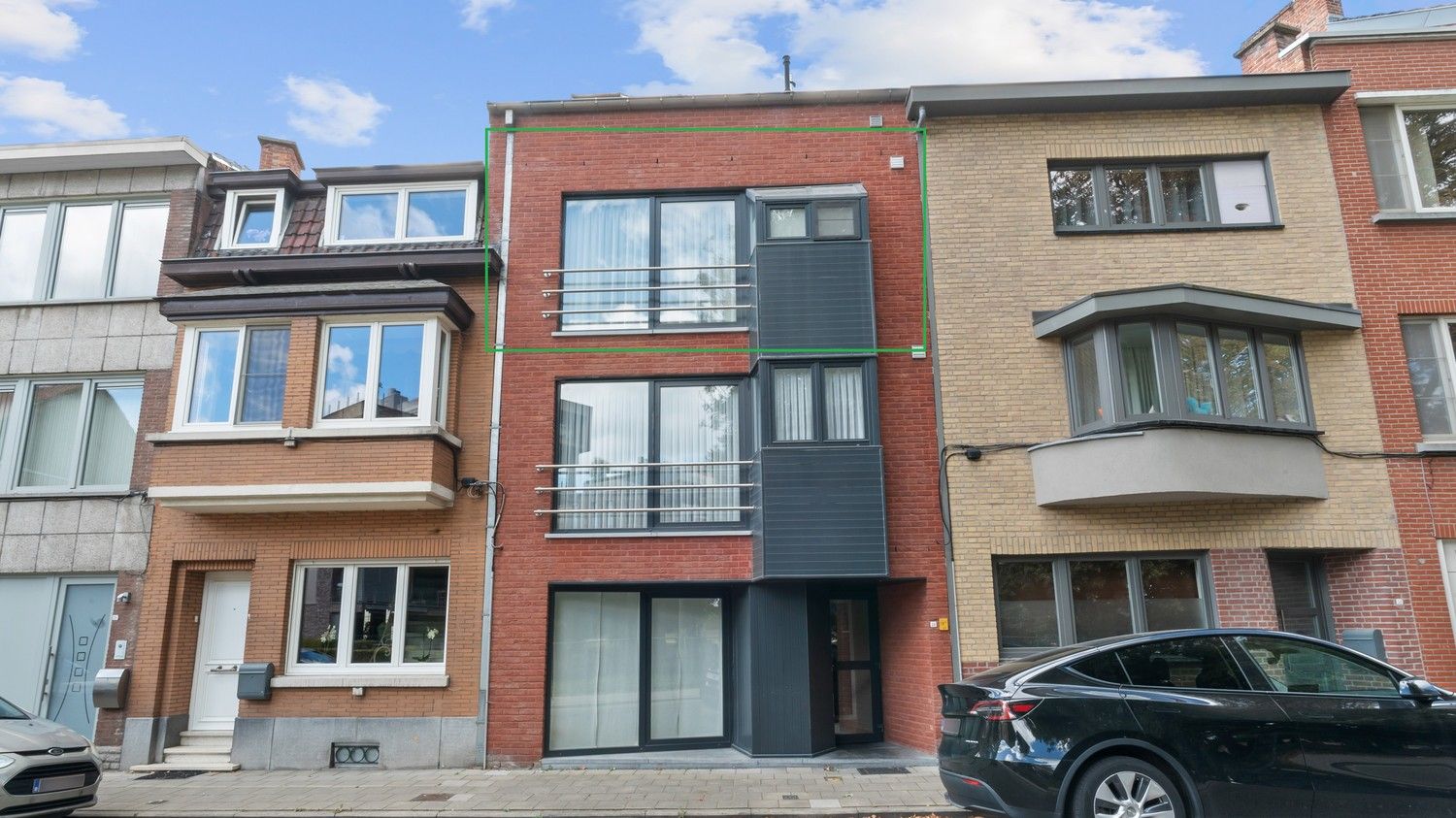 Instapklaar appartement met 1 ruime slaapkamer en kinderkamer in hartje Sint-Truiden foto {{pictureIndex}}