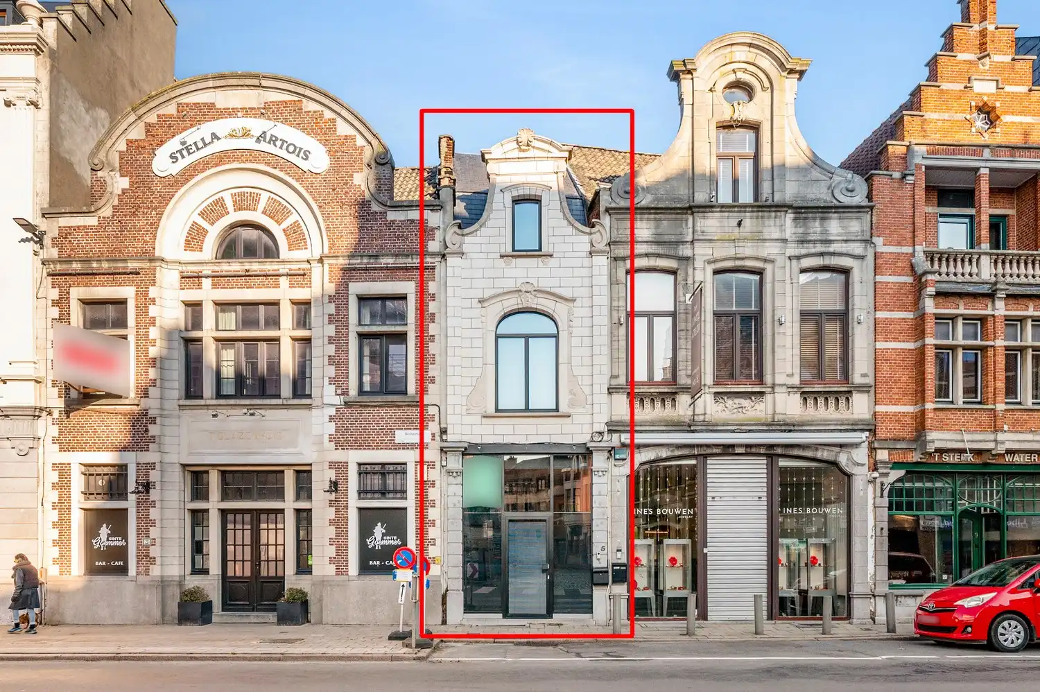 Karaktervolle erfgoedwoning op topligging tegenover de Sint-Gummaruskerk. foto 2