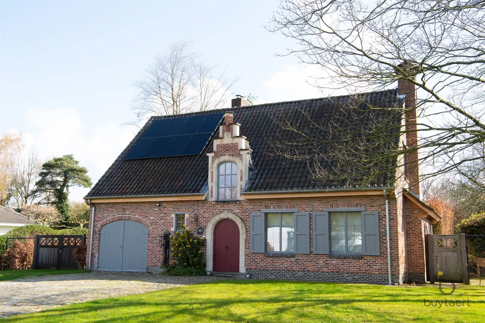  KARAKTERVOLLE WONING MET VIJF SLAAPKAMERS EN TUIN! foto {{pictureIndex}}