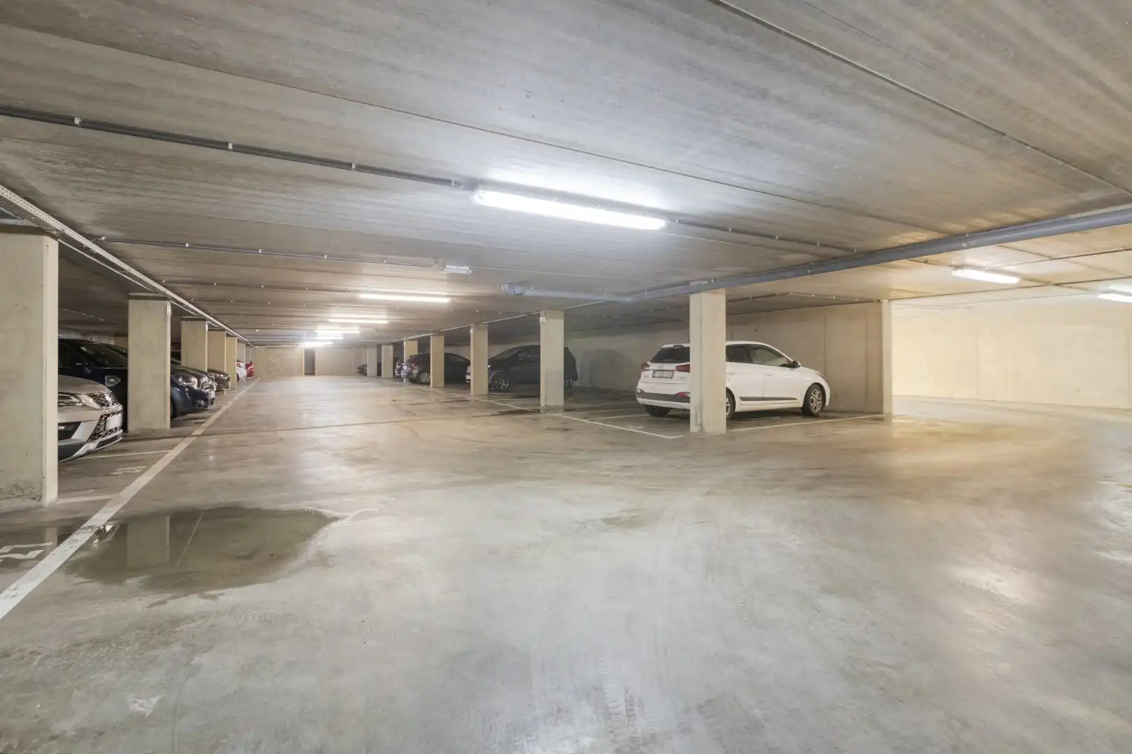 LICHTRIJK APP. VAN 90M² MET 2 SLPK., TERRAS en AUTOSTANDPLAATS OP TOPLOCATIE in BILZEN-HOESELT! foto 22