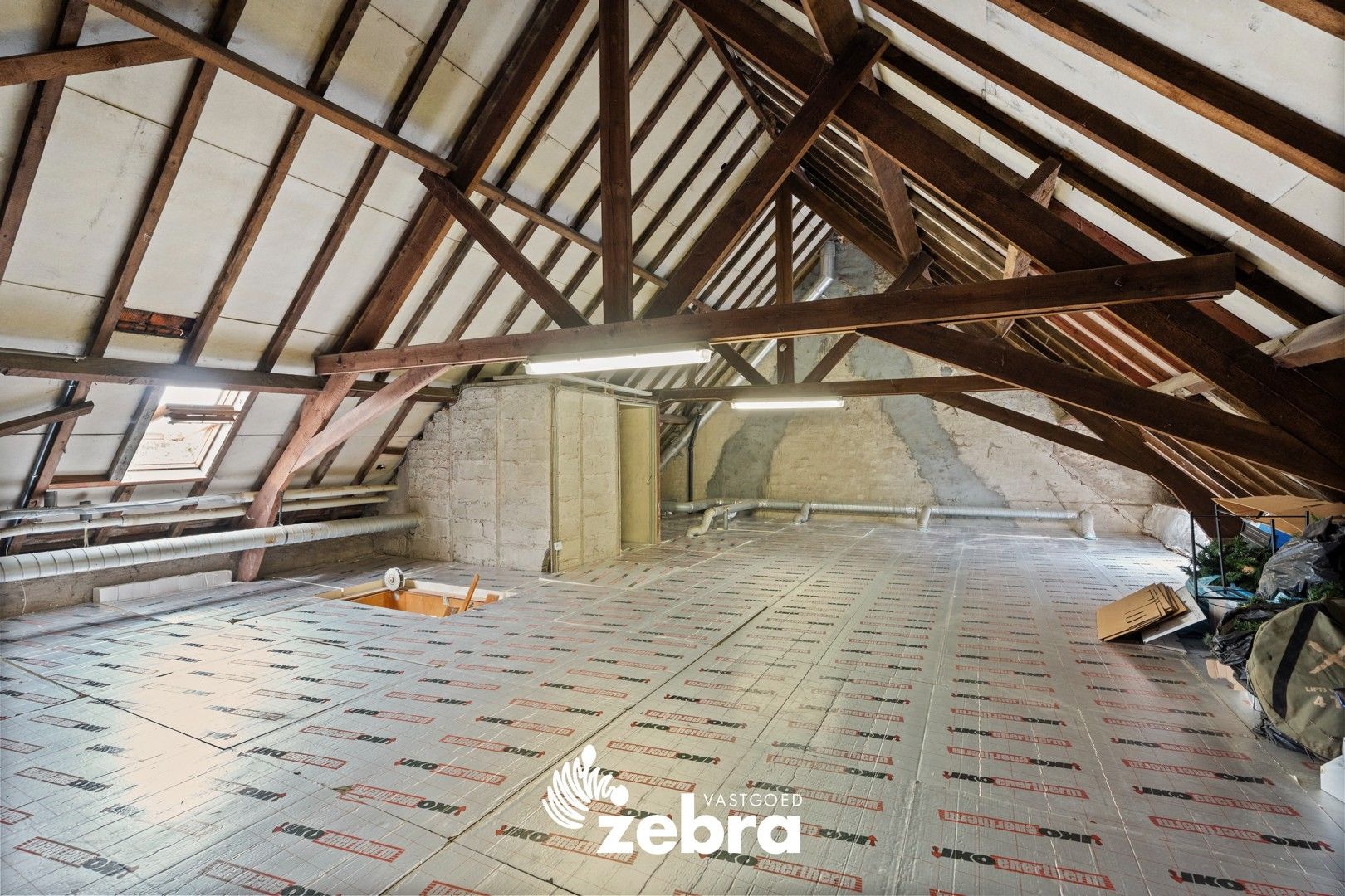 Ruime gerenoveerde woning met 3 slaapkamers en prachtige tuin te Ledegem! foto 23