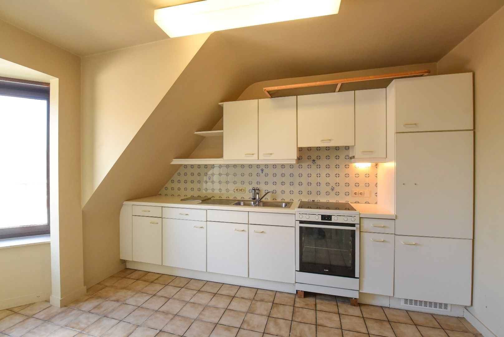 Ruim INSTAPKLAAR appartement te Oeselgem met 2 slaapkamers en GARAGE. foto 3