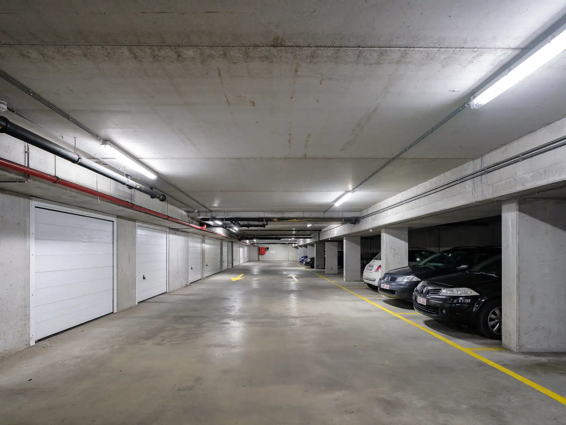 Lichtrijk appartement nabij de Coupure met ruime garageb foto 15