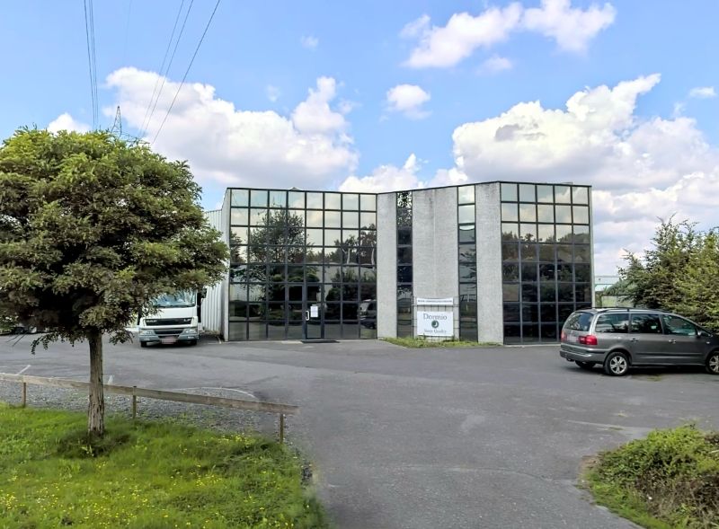 Bedrijfsgebouw te huur foto {{pictureIndex}}