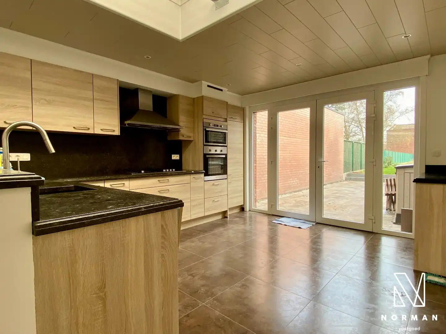 Hedendaagse woning met tuin en 3 slaapkamers op centrum-ligging. foto 2