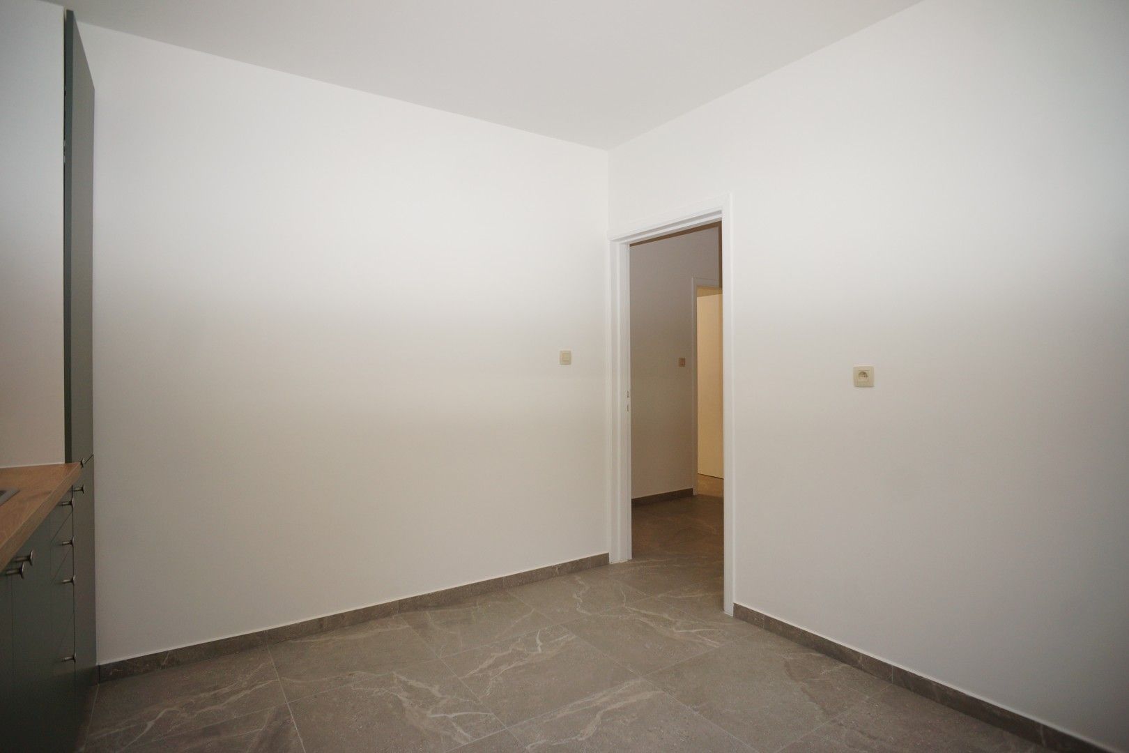 Gerenoveerd appartement met 3 slaapkamers foto 6