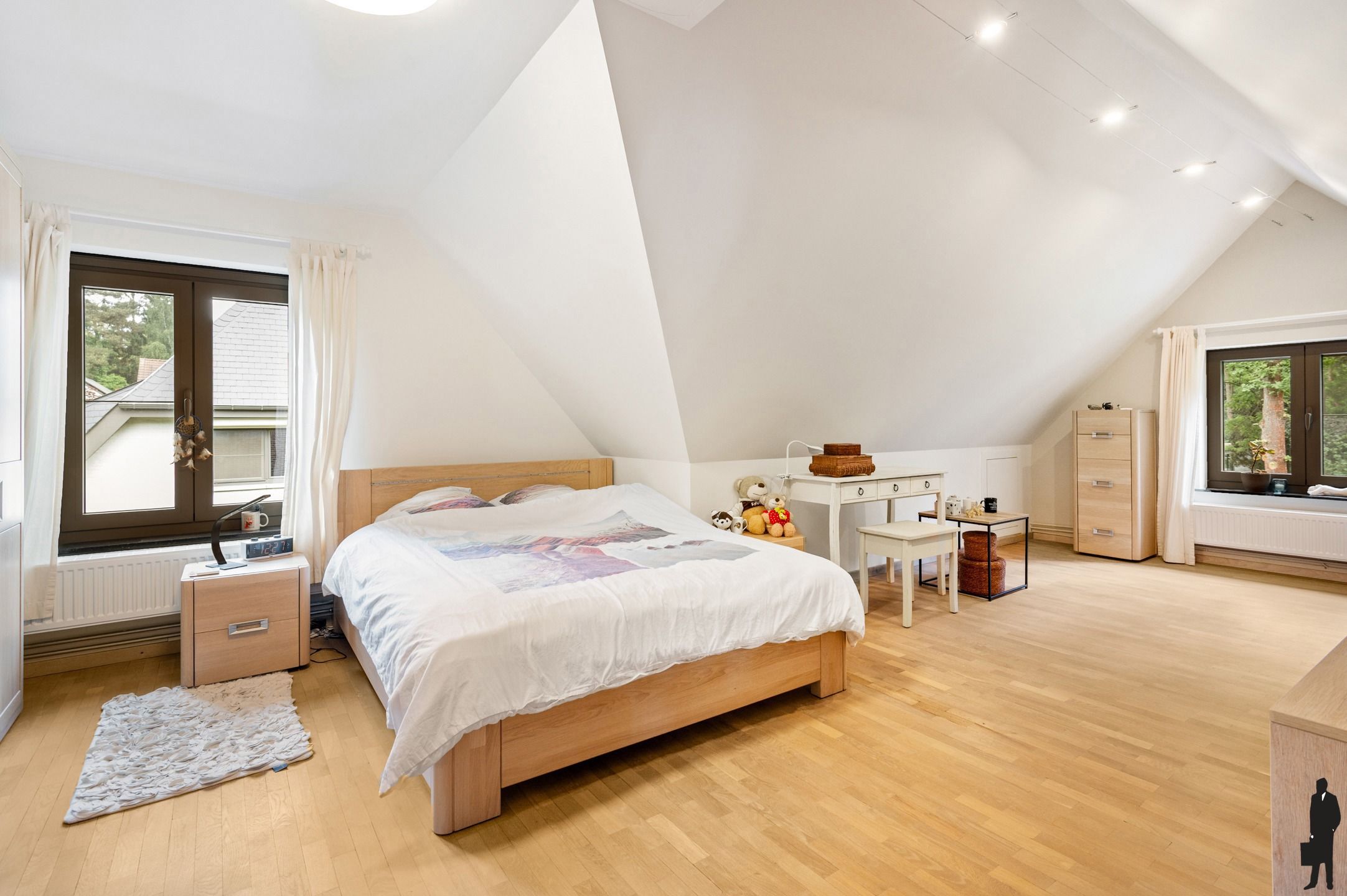 Stijlvol gerenoveerde villa met schitterende tuin en verwarmd zwembad foto 17