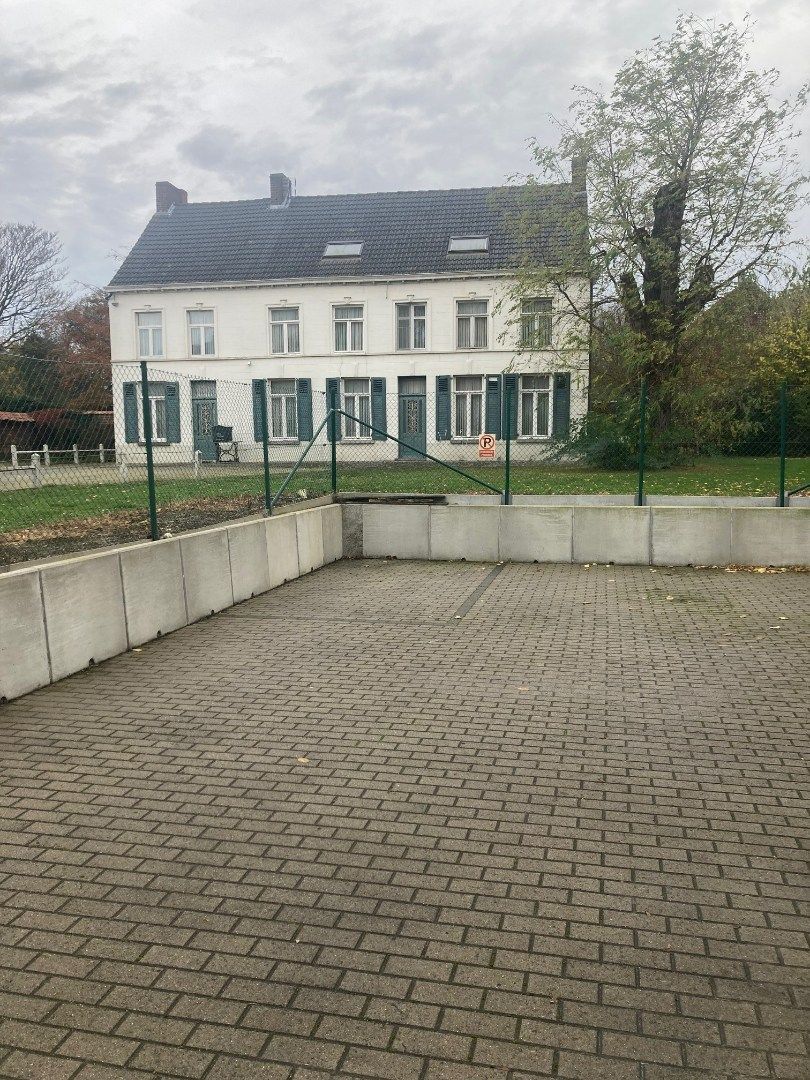 Autostaanplaats, Handzame foto 3