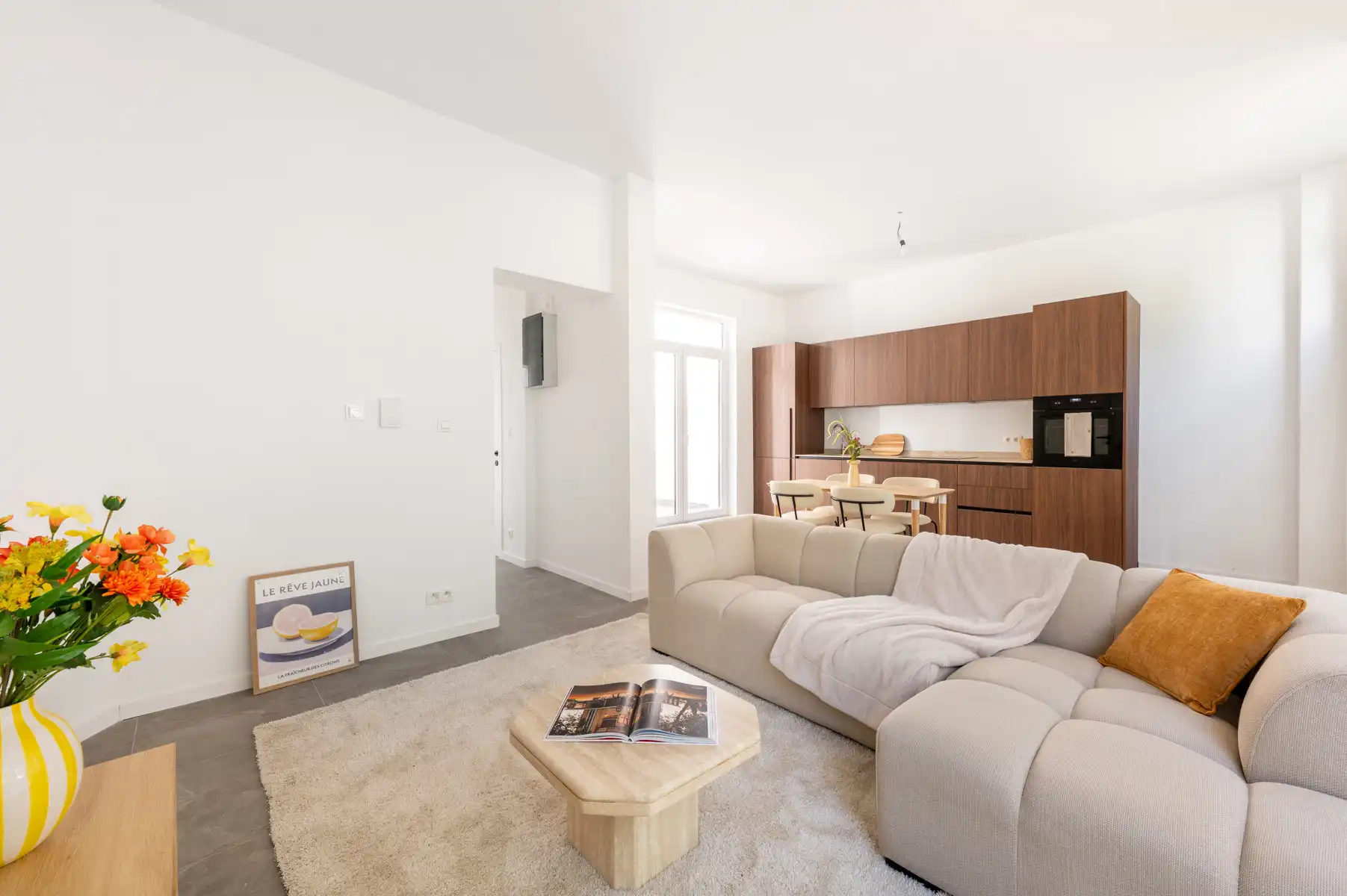 Lichtrijk gelijkvloers appartement op de Sint-Andriesplaats foto 2