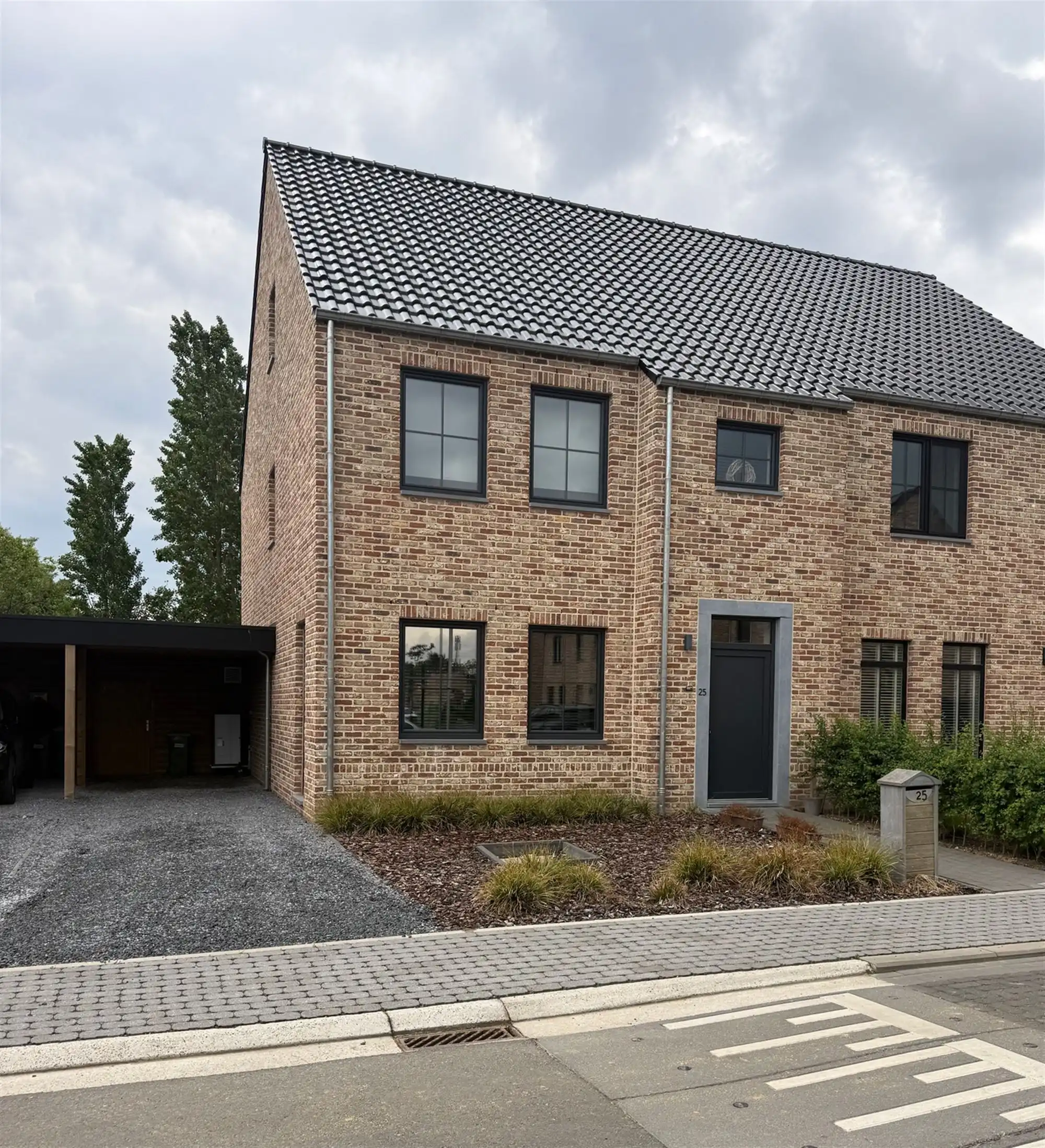 BEN nieuwbouwwoning met tuin, carport en bergzolder foto {{pictureIndex}}