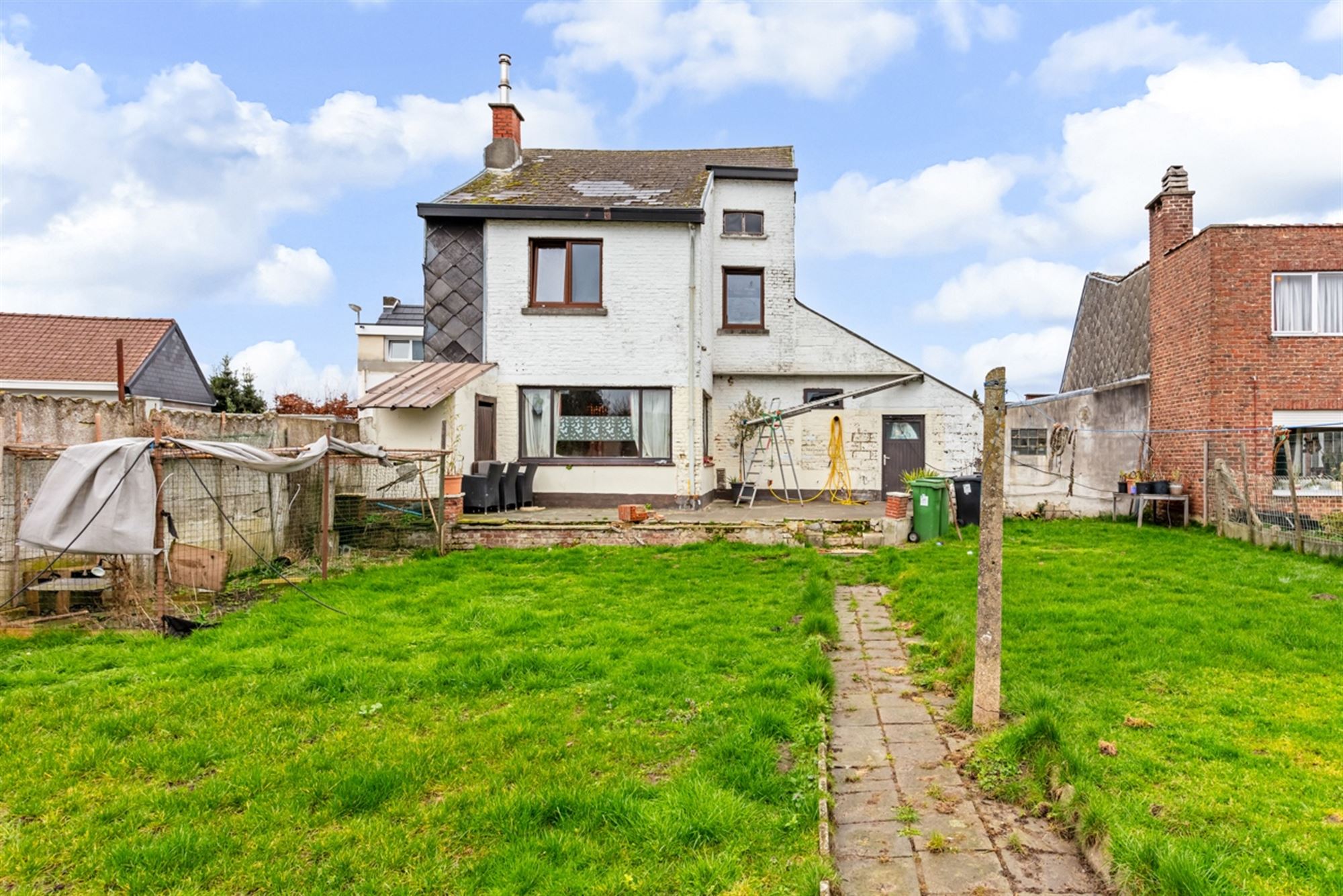 Ruime renovatiewoning met tuin en 3 slaapkamers foto 3