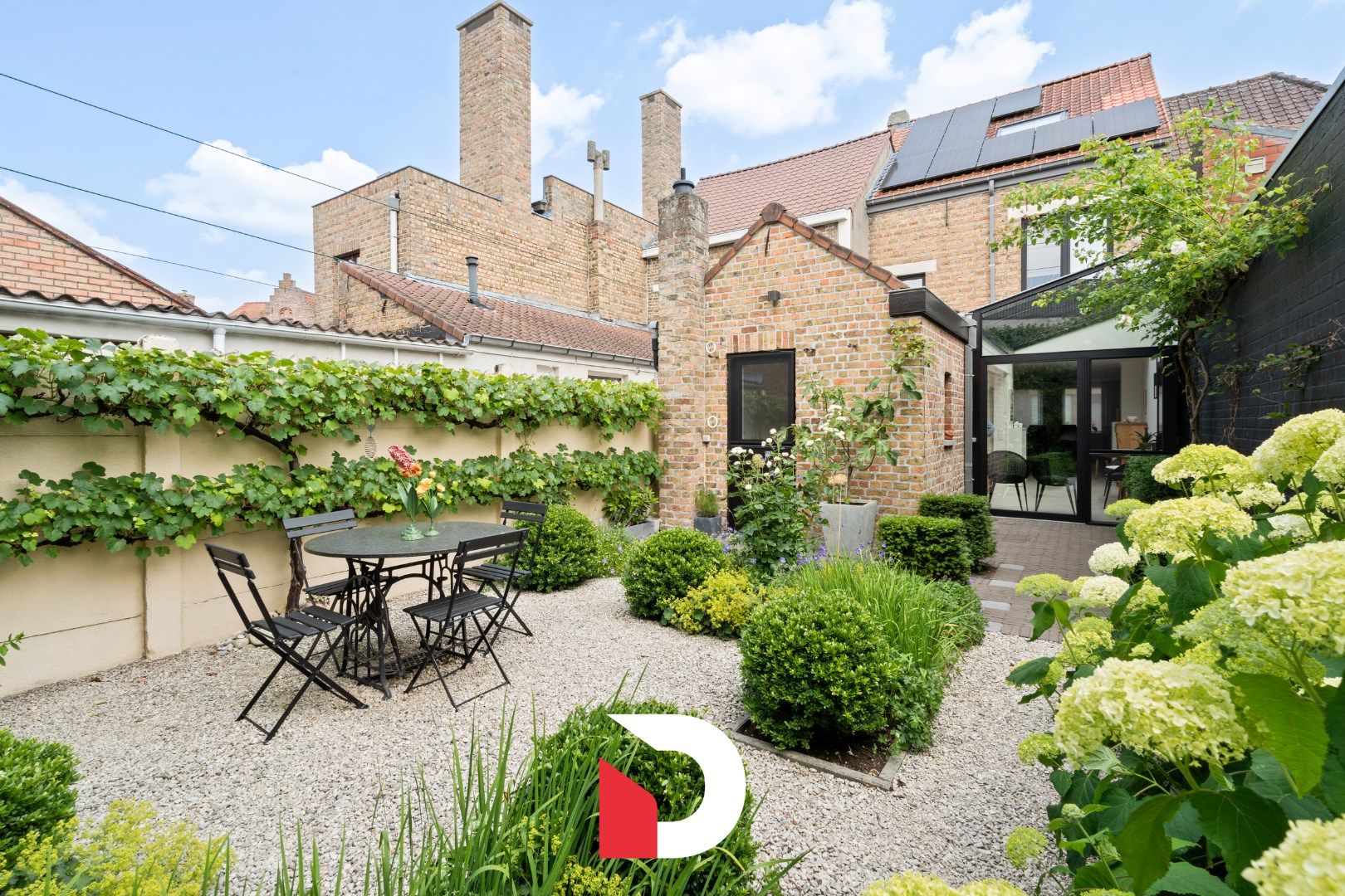 Stijlvol gerenoveerde woning op wandelafstand van Brugge centrum foto 2