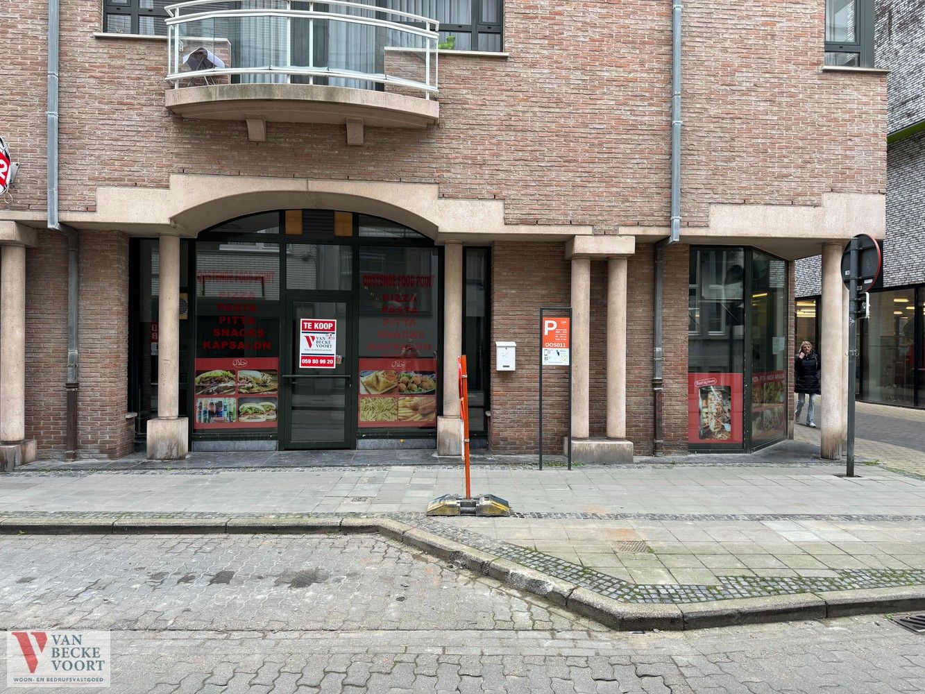 Handelsgelijkvloers 89m² foto {{pictureIndex}}
