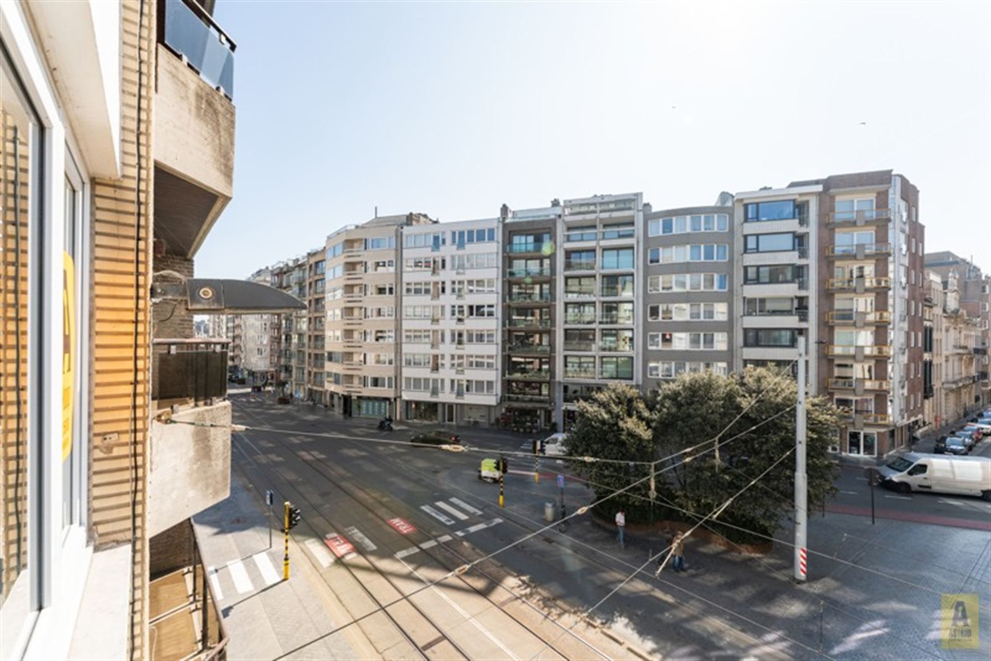 Instapklaar zonnig appartement in centrum en vlak aan de dijk! foto 3