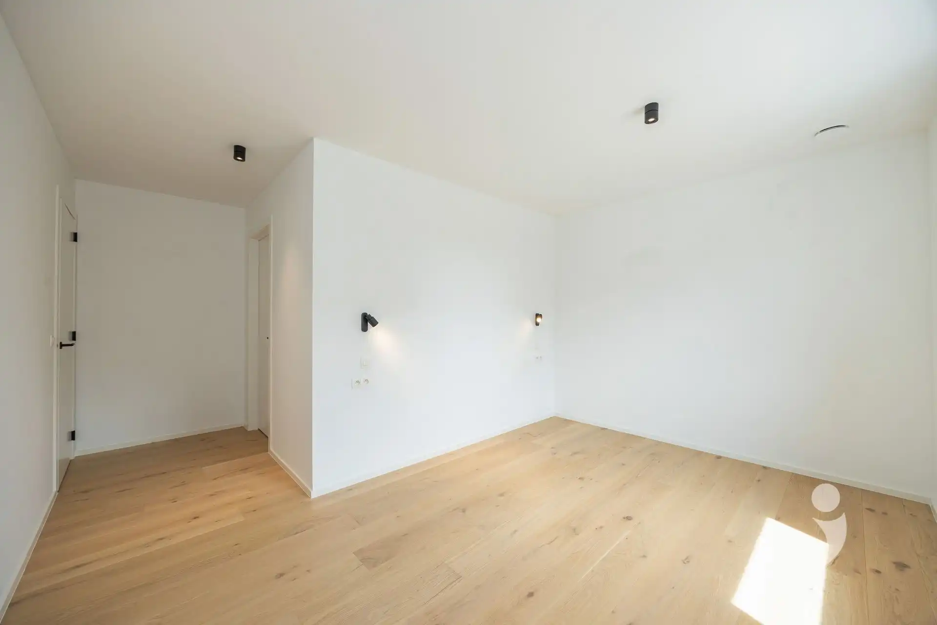 Nieuwbouwwoning in zeer rustige straat! foto 14