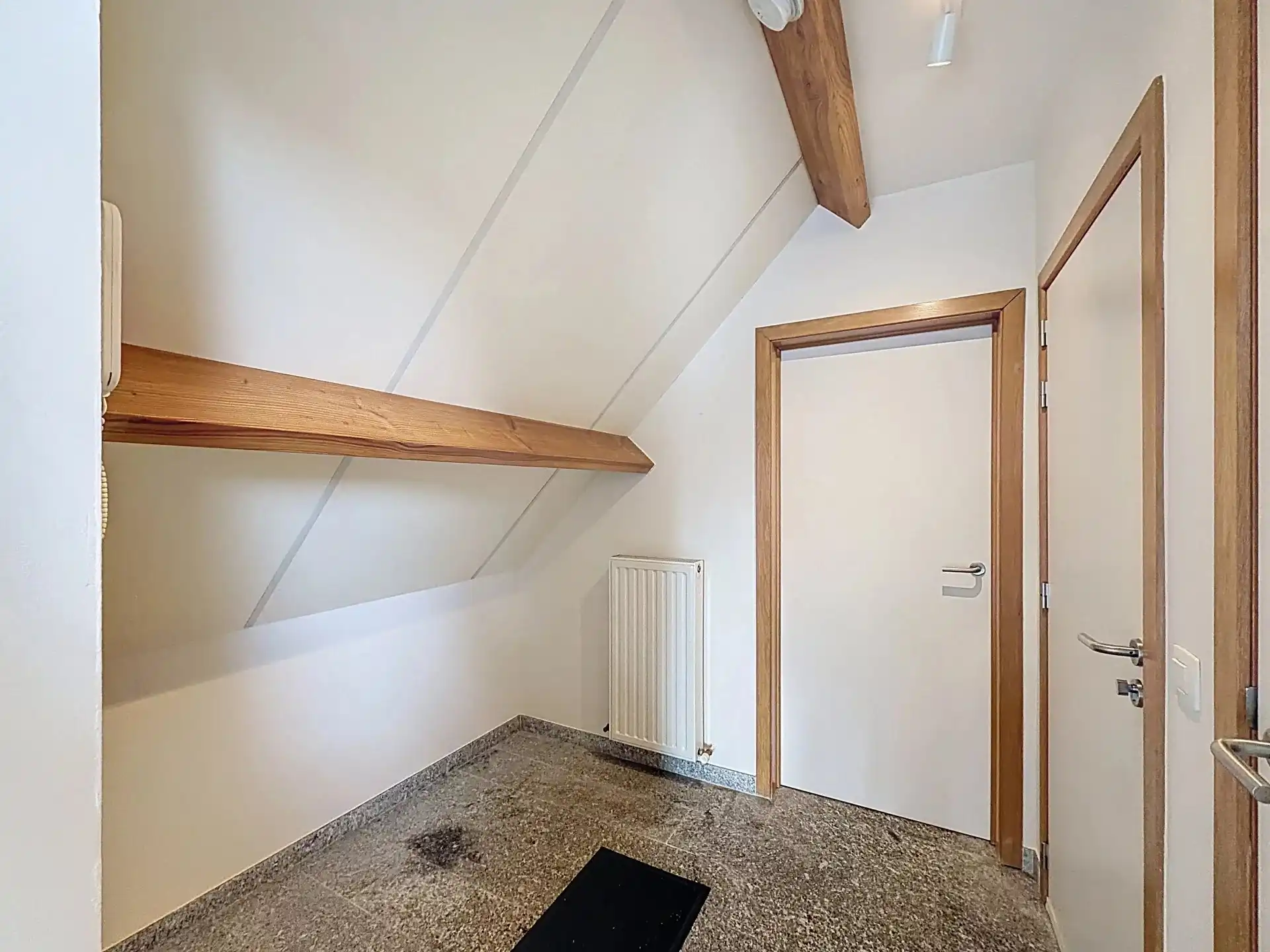 Ruim appartement met 1 slaapkamer, berging en staanplaats te Mol-Ezaart. foto 8