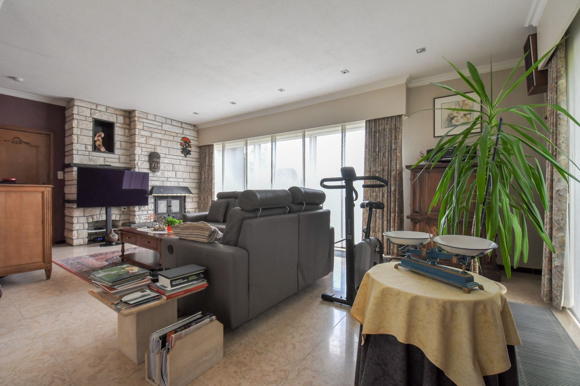 Goed onderhouden statige woning op een perceel van 970m² foto 8