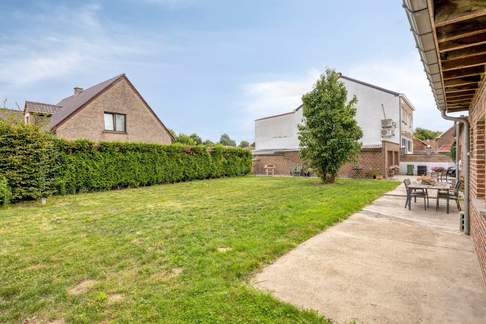 Grote woning met mooie tuin en 2 garages in Tongeren-Vreren foto 3