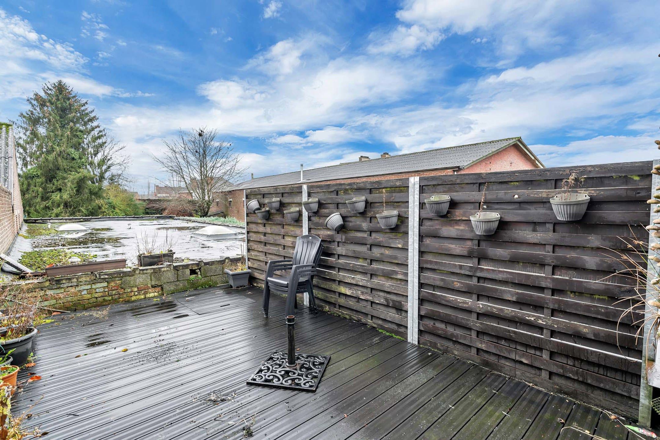 Te renoveren woning met opslagruimte/handelspand van 290 m² foto 32