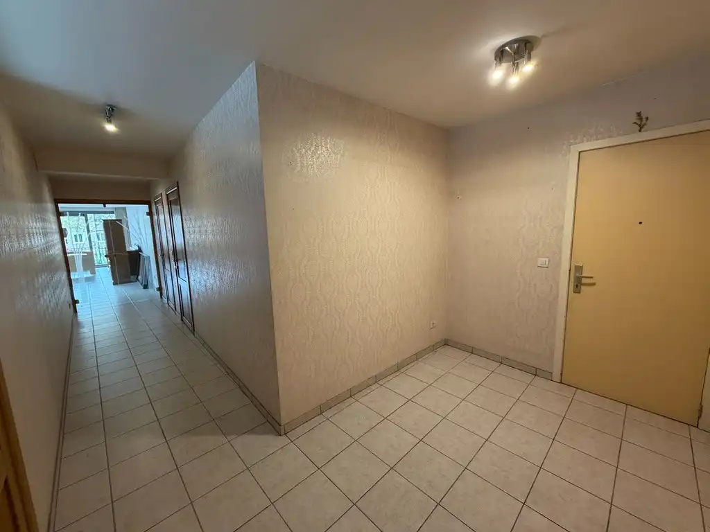 Genk-centrum, Oude Markt 4 bus 11: Ruim en energiezuinig appartement (133 m²) met 2 slaapkamers, overdekt terras, dubbele autostaanplaats en kelderberging. foto 20