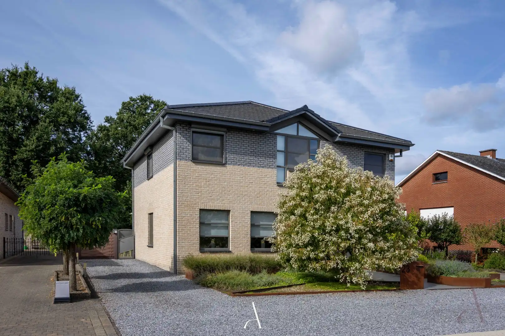 Ruime en energiezuinige villa met 4 slaapkamers op 763 m² in Molenbeersel foto 24