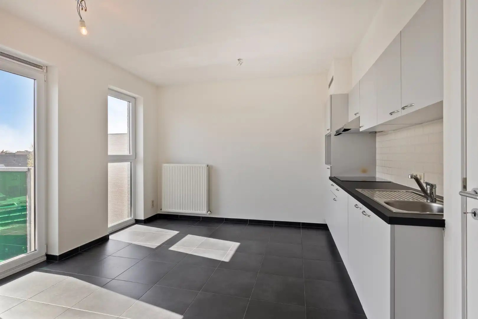 Rustig en zonnig gelegen appartement met 1 slpk en autostaanplaats in Herentals-centrum ! foto 4