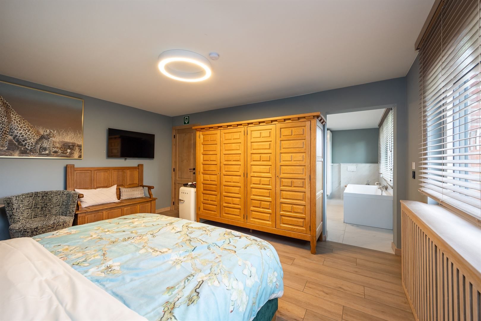 Een luxueus ingerichte woning met 5 slaapkamers en zwembad. foto 23