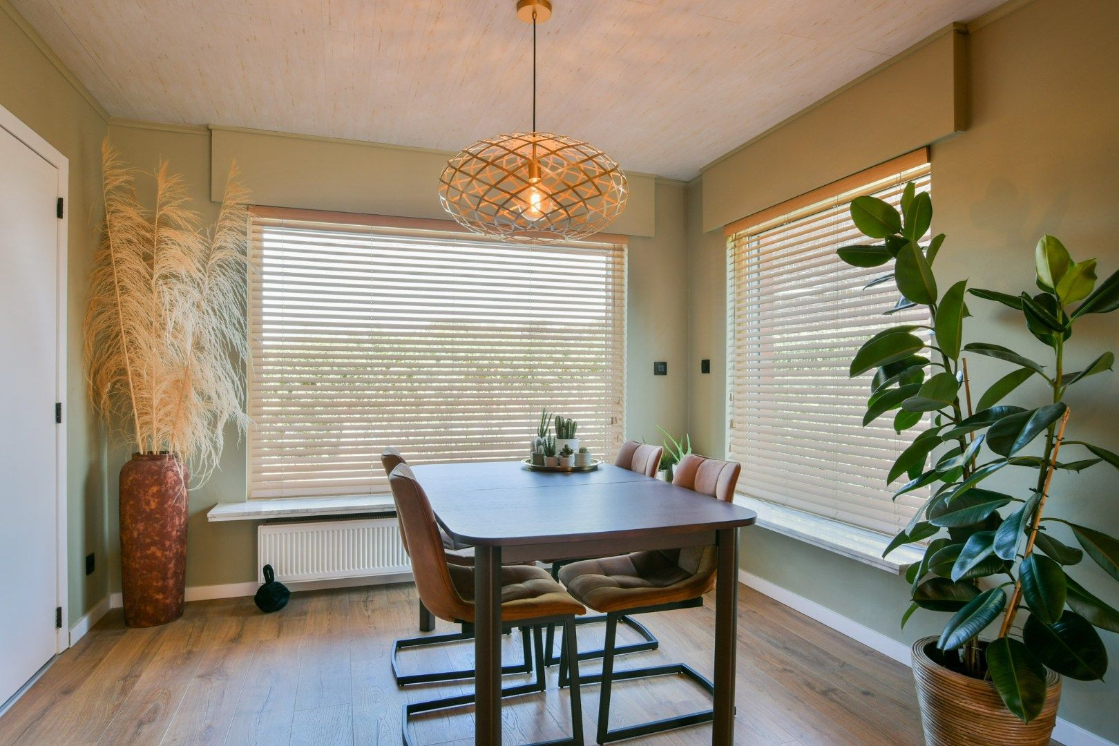 Gerenoveerde gezinswoning met tuin en garage in landelijke omgeving foto 4