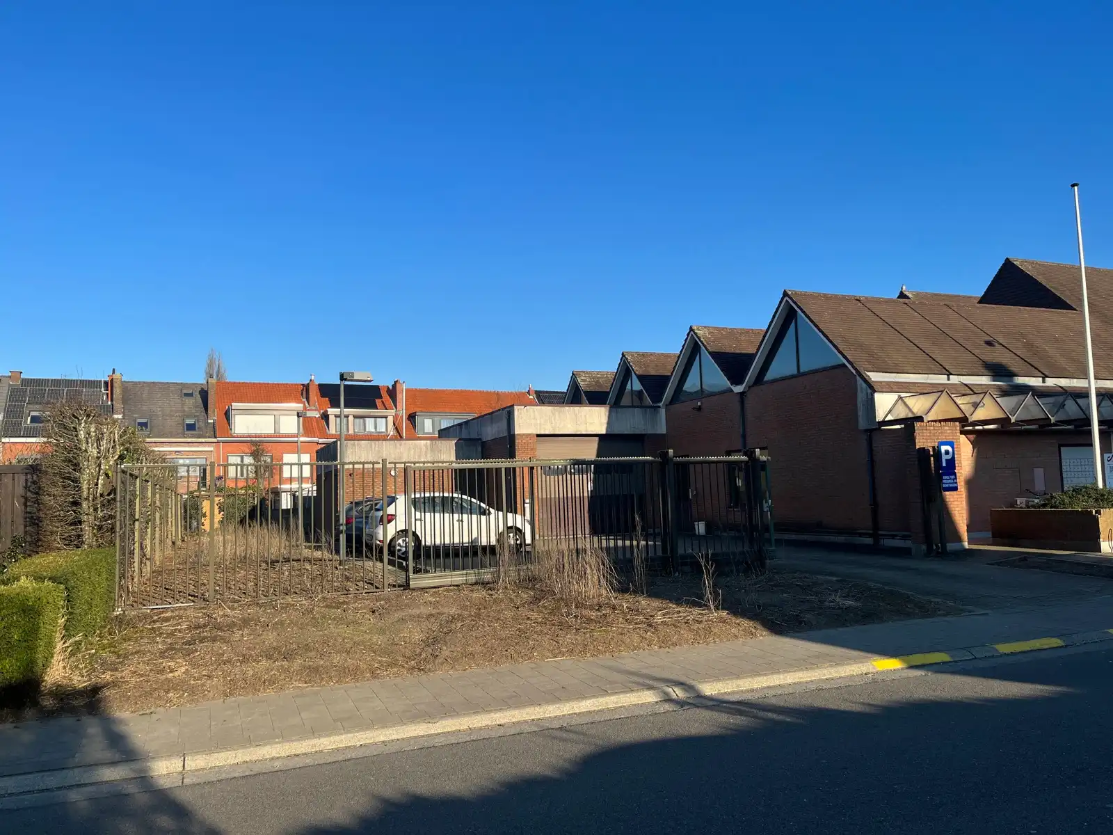 Opsplitsbare polyvalente handelsruimte met parking foto 3