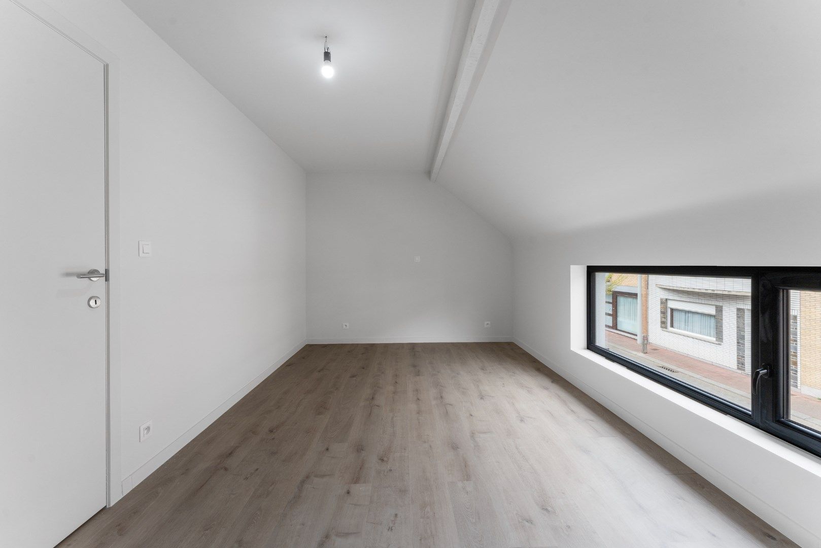 Instapklare, stijlvol gerenoveerde rijwoning in het hart van Bredene-Dorp foto 11