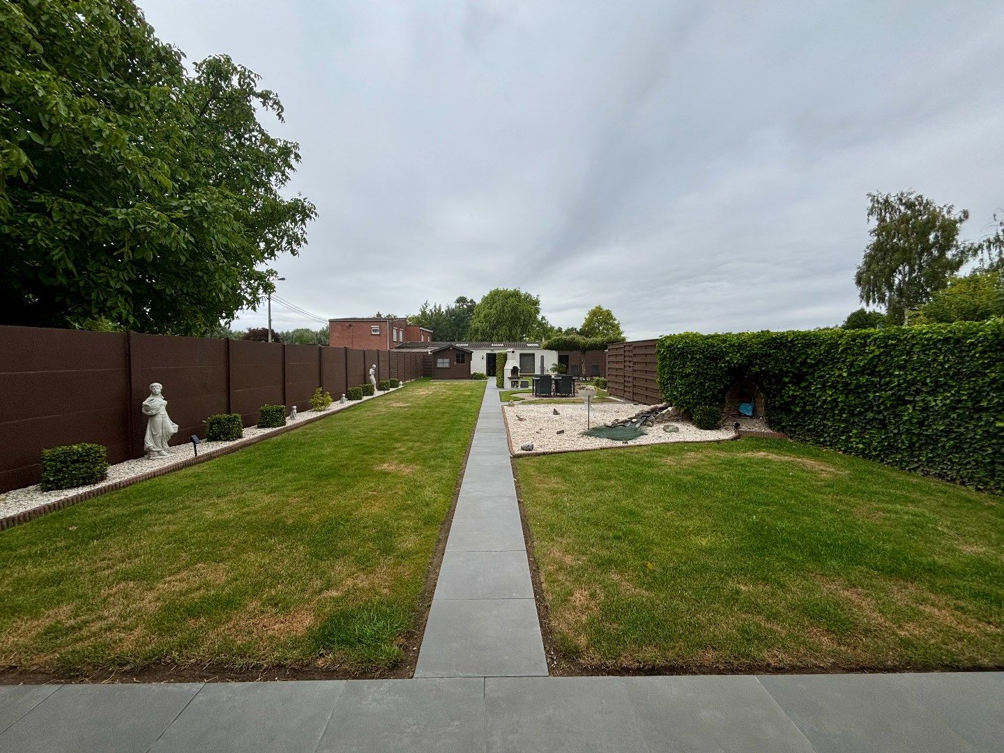 Ruime verzorgde half open woning met tuin en garage. foto 11